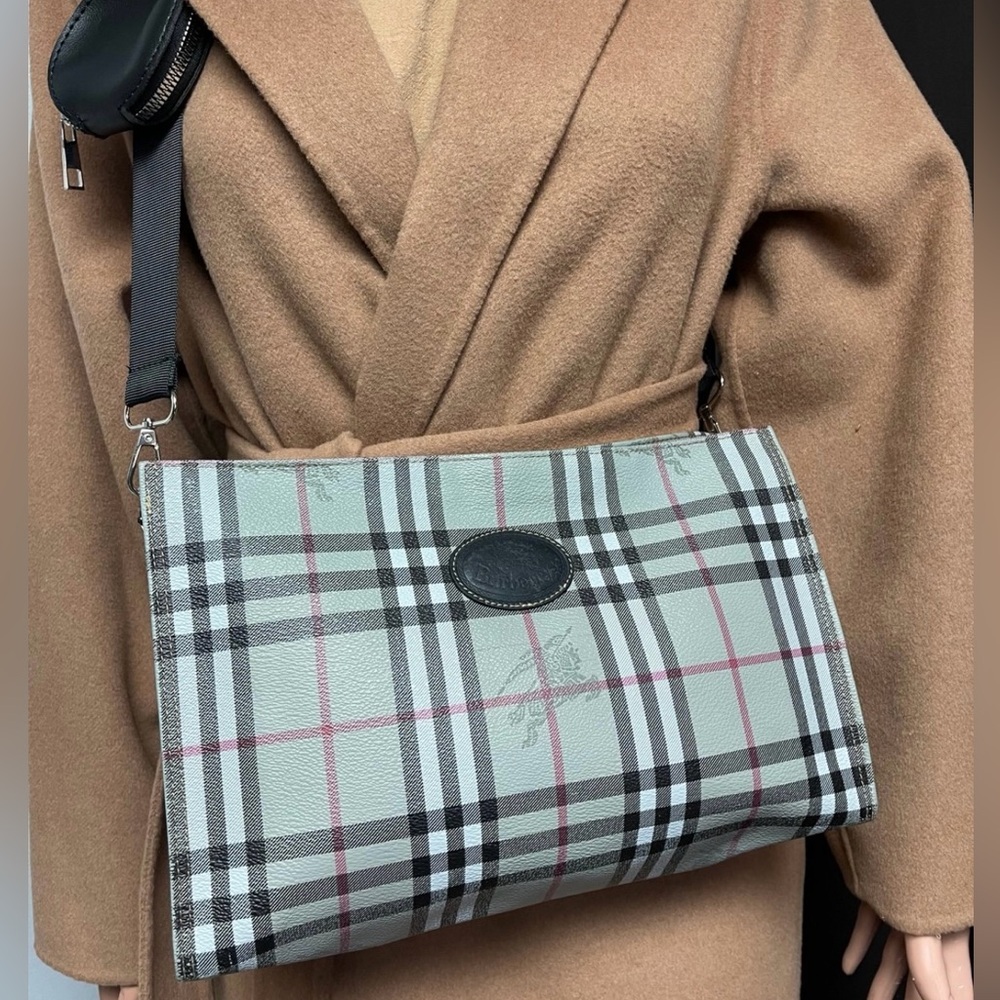 Authentic Burberrys vintage nova check grey clutch bag (Q196)